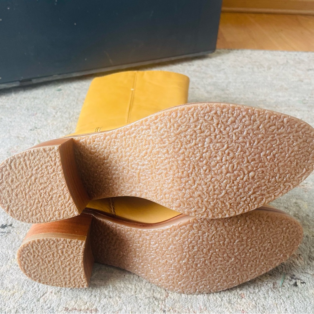 Frye Mustard Camryn Pull-On Boots NWT - Picture 3 of 8